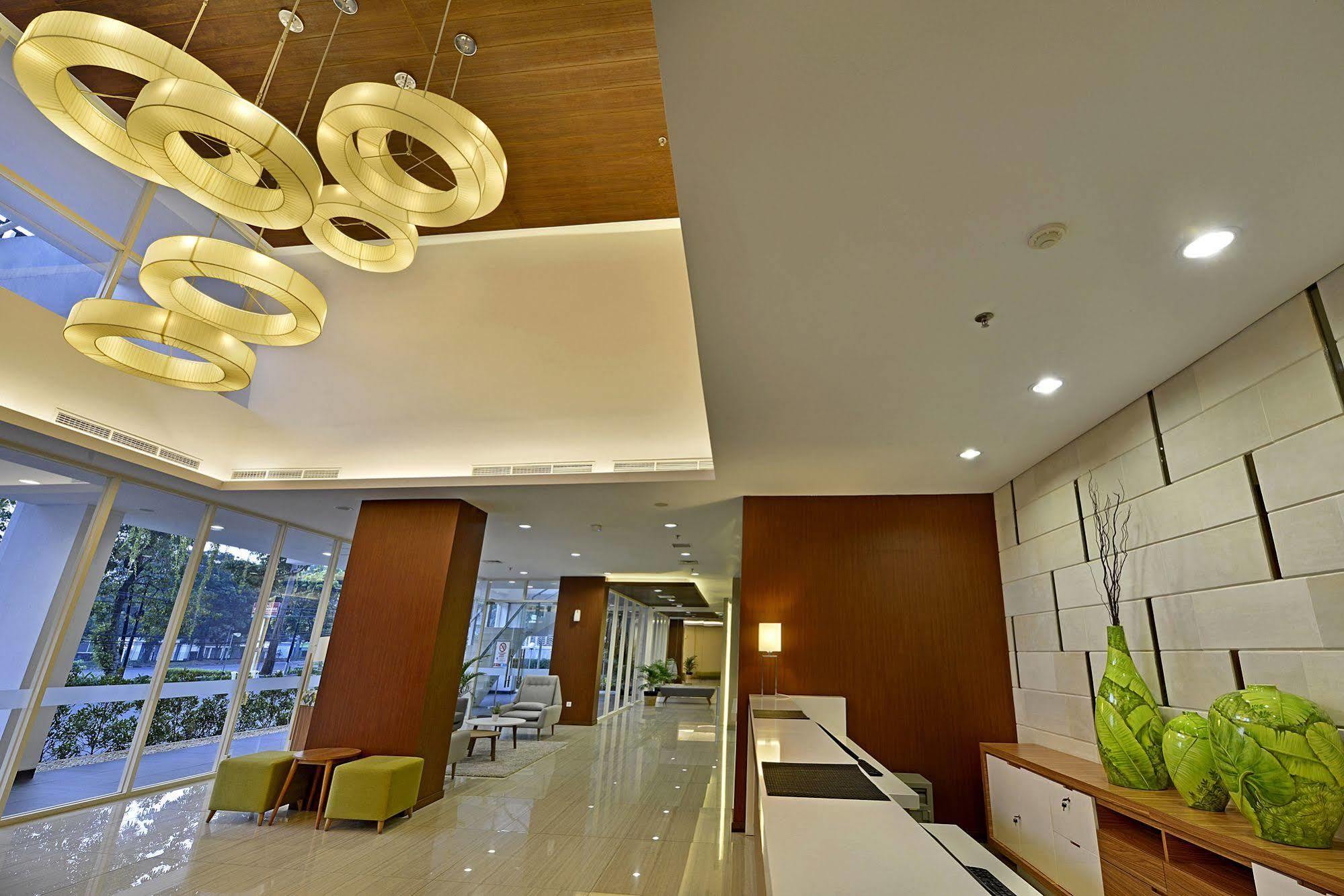 Whiz Prime Hotel Pajajaran Bogor Eksteriør billede
